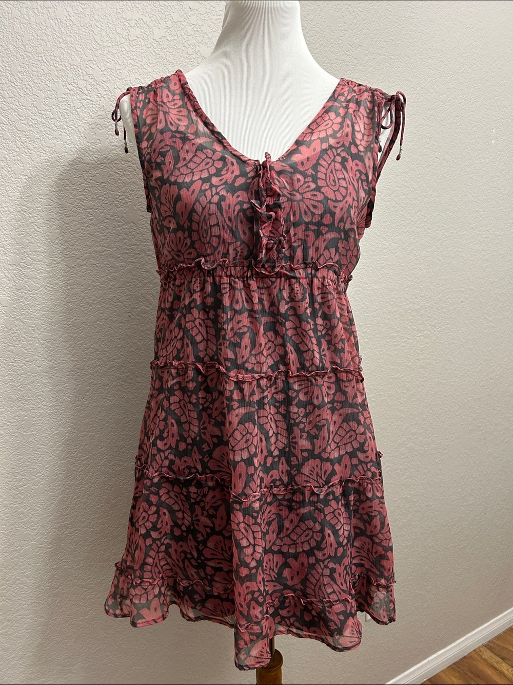 American Eagle Sheer Ruffle Tiered Mini Dress Pink Gray Floral Boho size 2